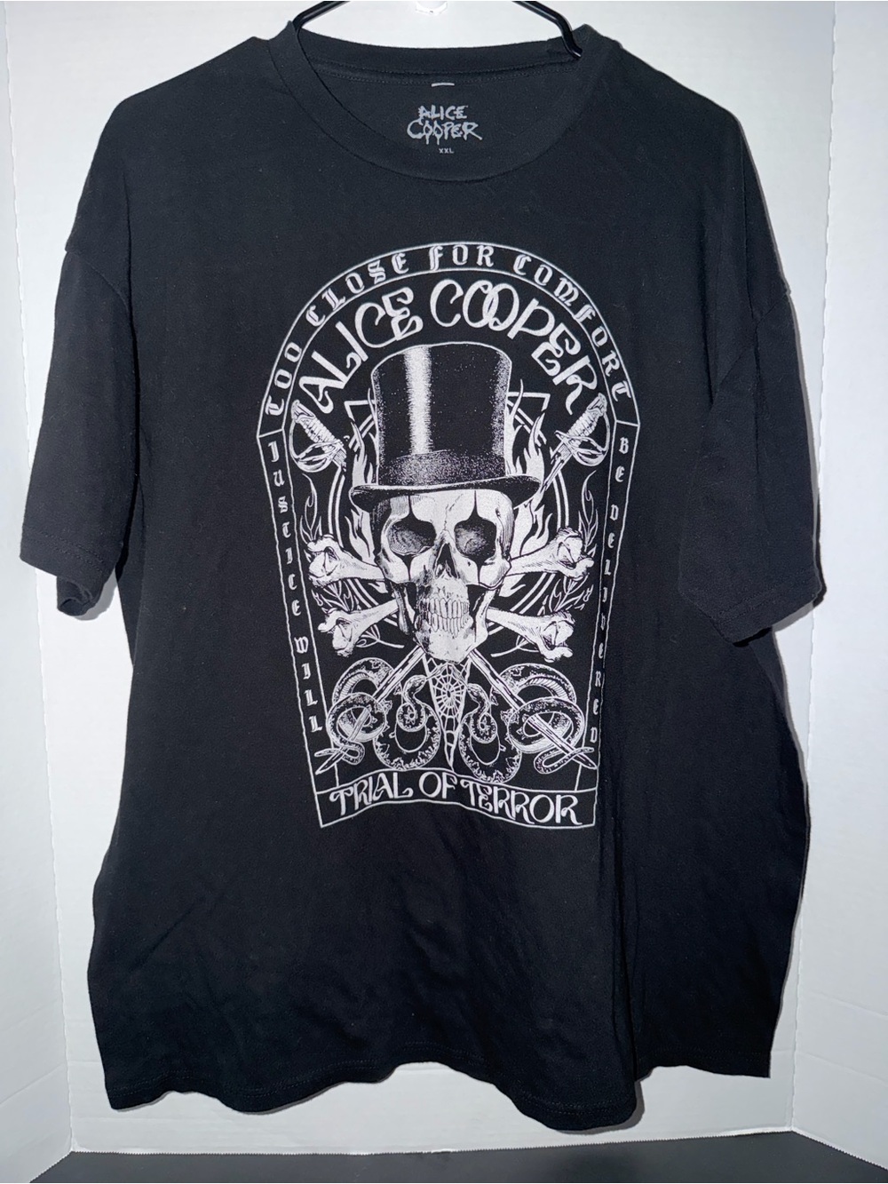 Black Long-Sleeve Graphic Band Tee - Skull Top Hat Design